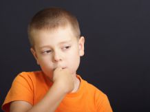 Изображение Ребенок грызет ногти. Что делать? на Schoolofcare.ru!