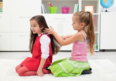 У ребенка плохо растут волосы - в чем причины и что делать: 5 советов по уходу за детской шевелюрой