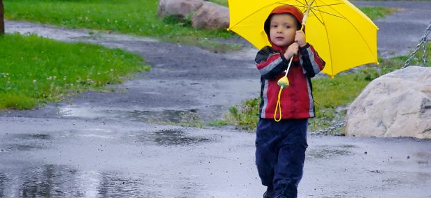 Изображение Ребенок попал под дождь  на Schoolofcare.ru!